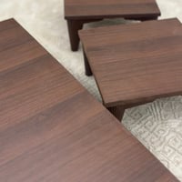 طقم طاولات ارضي خشب بني شكل مربع - بتصميم أنيق وعم...