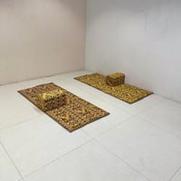 طقم جلسات ارضية مع 2 مراكي