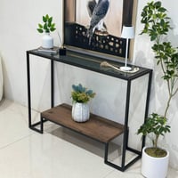 مدخل خشب بني دورين زجاج أسود