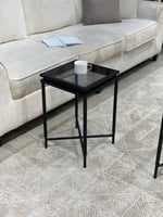 طقم طاولات فخم بسطح زجاج أسود – تصميم عصري يجمع بي...