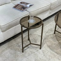 طقم طاولات ضيافة دائري قاعدة حديد نحاسي سطح زجاج ب...