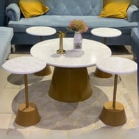 طقم طاولة صاج ذهبي 5 قطع سطح خشب شكل رخام