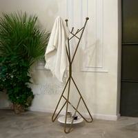 علاق ملابس حديد مع خشب ذهبي