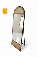 مرايا مودرن حديث بـ لون بني خشبي مع تفاصيل راتان ق...