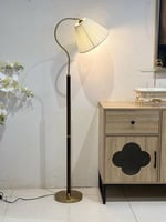 اباجوره عمود خشبي بلون بني *تخفيضات كافيني