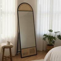 مرايا مودرن حديث بـ لون اسود خشبي مع تفاصيل راتان...