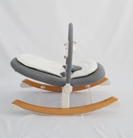 جلاسات أطفال بقواعد خشبية قابلة للاهتزاز - أبيض ور...