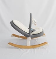 جلاسات أطفال بقواعد خشبية قابلة للاهتزاز - أبيض ور...