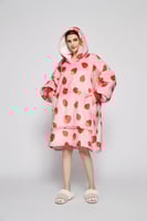 بطانية هودي "فراولة" للكبار Strawberry Hooded Blan...