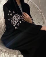 اسود الندى