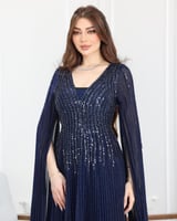 فستان سهرة كحلي بترتر لامع بتصميم مطرّز ومكسر مع أ...