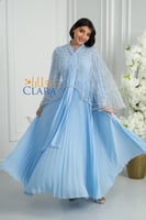 فستان سماوي فاتح بتصميم ملكي واسع وتطريز لؤلؤي فاخ...