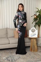 فستان سهرة أسود مطرز بالورود الملوّنة بتصميم أنثوي...