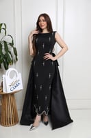 فستان سهرة أسود راقٍ بتطريز كريستالي ولمسة ساتان ف...
