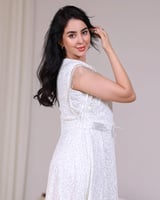 فستان دانتيل ناعم بحزام كريستال