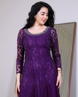 فستان سهرة دانتيل بلمسة فخامة أنثوية