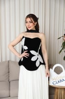 فستان سهرة أبيض وأسود بتطريز لؤلؤي فاخر وتصميم أنث...