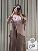 فستان أنيق بتصميم مزدوج وتنورة بليسيه راقية