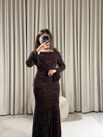 فستان دانتيل بقصة أوف شولدر أنيقة