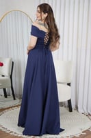 فستان ملكي بلون كحلي فاخر ولمسات فخامة لا تُقاوم