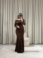 فستان دانتيل بقصة أوف شولدر أنيقة