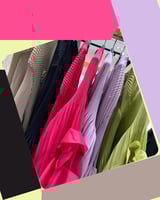 فستان أخضر بأكمام وردية ناعمة