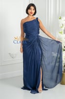 فستان سهرة أزرق بتصميم كتف واحد وثنيات فاخرة بقصة...