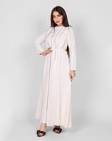 فستان كريب ناعم بياقة عالية وتصميم فاخر