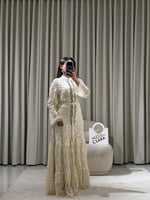 فستان دانتيل أنيق بحزام وتفاصيل كريستالية