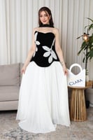 فستان سهرة أبيض وأسود بتطريز لؤلؤي فاخر وتصميم أنث...