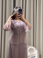 فستان سهرة موف هادئ بتطريز لامع وأكمام شفافة وتنور...