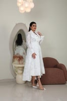 فستان ميد باكمام بقصة صدر مميزة