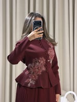 طقم أنيق بتطريز فاخر وتنورة شيفون بليسيه