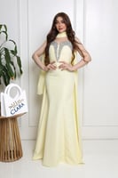 فستان سهرة أصفر فاتح بتصميم ملكي مطرّز بالكريستال...