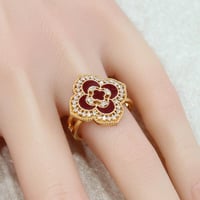 خاتم الورده الرخامية العنابيه