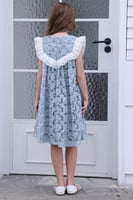 فستان تل بورود متداخلة وأبه كبيرة مزينة باللؤلؤ