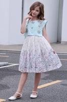 فستان مشجر بأبه كبيرة بلون تيافني مميزة بالكرستالا...