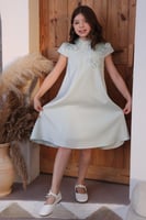 فستان بناتي بلون التيفاني يتميز بزهور بارزة مصنوعة...