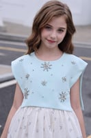 فستان مشجر بأبه كبيرة بلون تيافني مميزة بالكرستالا...