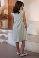 فستان بناتي بلون التيفاني يتميز بزهور بارزة مصنوعة...