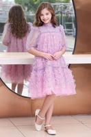 فستان تل هاينك يجمع ما بين اللونين الوردي والارجوا...