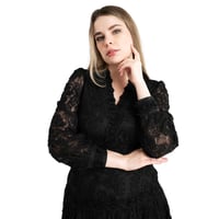 فستان سهرة أسود دانتيل بأكمام وتصميم راقي