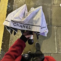 مظلة شانيل كمية محدوده