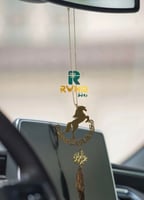 تعليقة سيارة بكسرة عود مااجمل العود اذا فاح