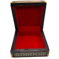 صندوق اندلسي من الخشب مرصع بالاصداف البحريه