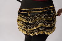 حزام خصر بجنيهات كبيرة