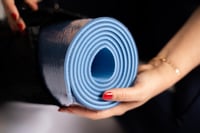 حصيرة يوغا مزدوجة اللون (ازرق - سماوي)