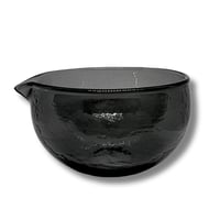 وعاء ماتشا زجاجي مصنوع يدوياً