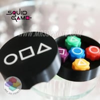 دائرية بشعار أبيض