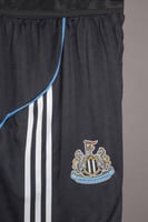 طقم نيوكاسل الاساسي كم طويل 2025/2026